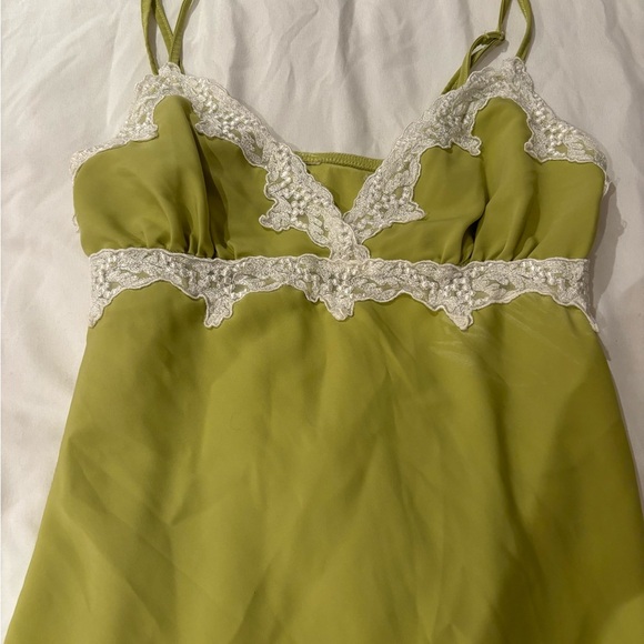 Elegant Green Lace Trim Women's Top - Picture 2 of 3